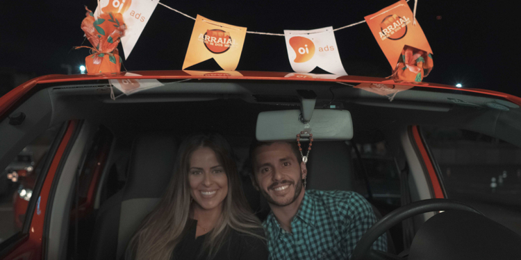 Anarriê: Grupo Mídia de Brasília celebrou o Arraial Drive-in no estacionamento do Nilson Nelson