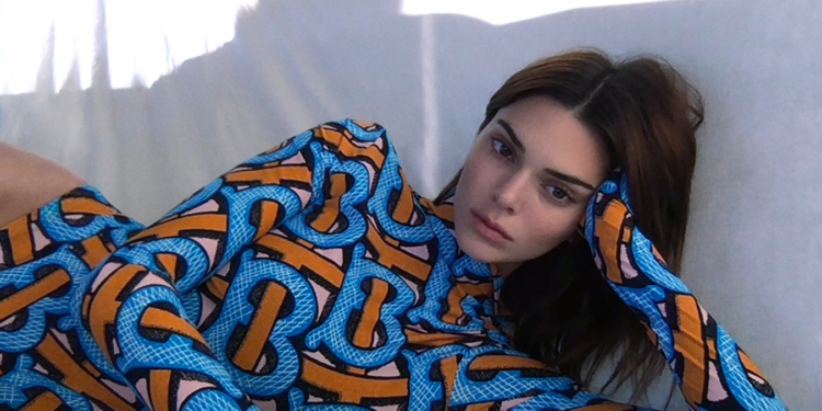 Autorretratos: Kendall Jenner estrela nova campanha da Burberry