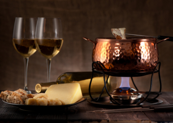 Quer combinação melhor do que friozinho, fondue e sopas? Confira onde pedir essas delícias via delivery em Brasília