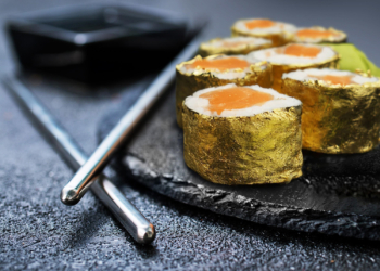 Sushi de ouro: restaurante japonês paulista inova trazendo a iguaria para o cardápio