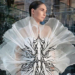 Atriz de “Game of Thrones” estrela coleção de alta-costura de Iris van Herpen