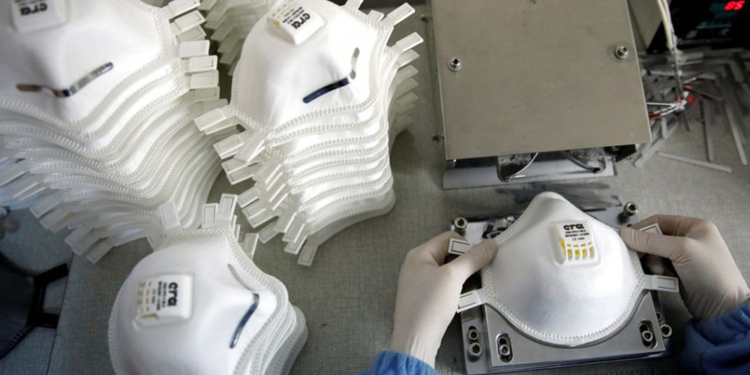 Máscara reutilizável que inativa o coronavírus em 99% é criada em Portugal