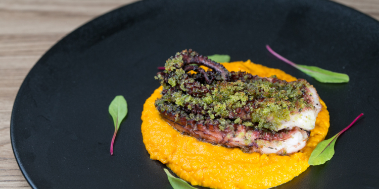 Restaurante ‘A Mano coloca pratos clássicos no menu digital