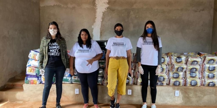 Tie dye: projeto “Juntos Somos Mais Fortes” lança coleção beneficente em apoio às famílias afetadas pela Covid-19