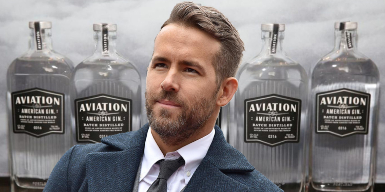 Acionista: Ator Ryan Reynolds vende sua marca de gin por US$ 610 milhões para a Diageo