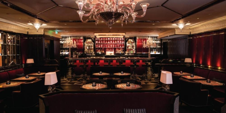 Baccarat lança bar dentro da Harrod’s, a loja de departamentos mais famosa de Londres