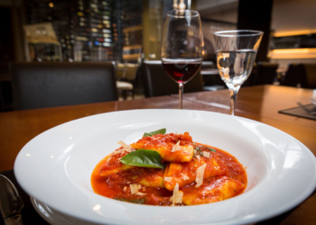 Delivery ou presencial: restaurantes da capital lançam menus para o Dia dos Pais