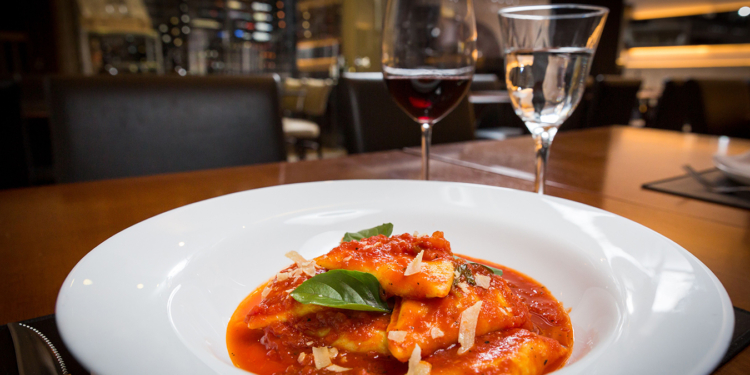 Delivery ou presencial: restaurantes da capital lançam menus para o Dia dos Pais