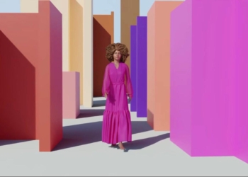 A Dona Santa apresentou nova coleção em desfile 3D com a Vogue Brasil