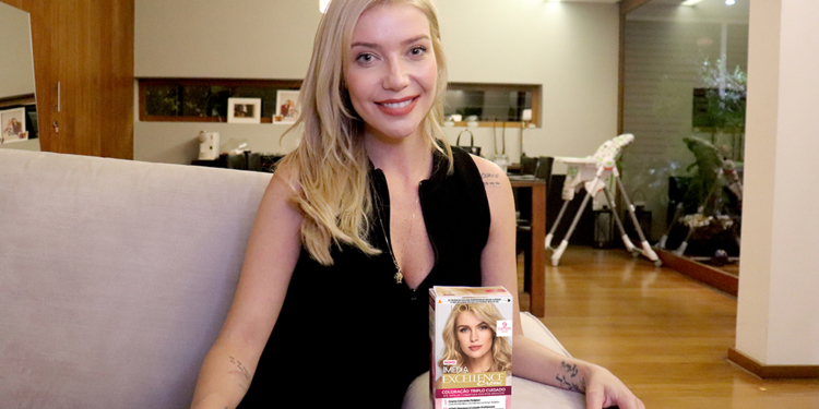 Luiza Possi muda a cor dos cabelos com Imédia Excellence e celebra seu momento de transformação pessoal