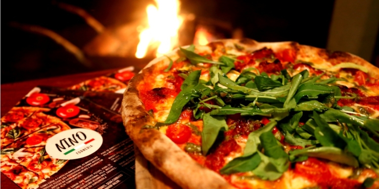 Via delivery: Nino Forneria oferece pizzas artesanais com massas 100% italianas
