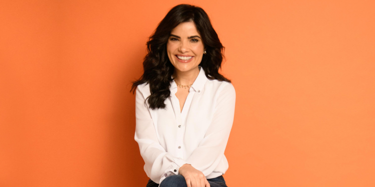 Vanessa Giácomo fala sobre isolamento e projetos futuros na tv durante fotos para campanha do Portal Solar