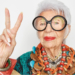 Vivas: Iris Apfel completou 99 anos cheia de estilo