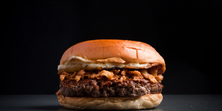 Padoca volta ao cardápio Bullguer com parceria da Catupiry®