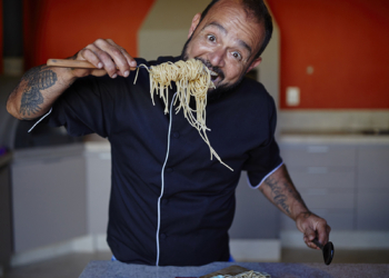 Chef Dudu Camargo lança treinamento online