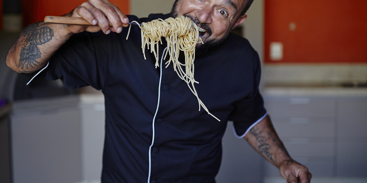 Chef Dudu Camargo lança treinamento online