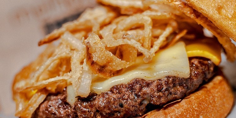 Dia do Cliente: O Concorrente oferece um hambúrguer de graça