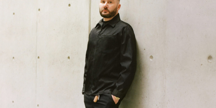 Fendi anuncia Kim Jones como estilista feminino da marca, antigo posto de Karl Lagerfeld
