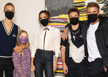 Para promover marca homônima, Victoria Beckham faz desfile somente para a família em Londres