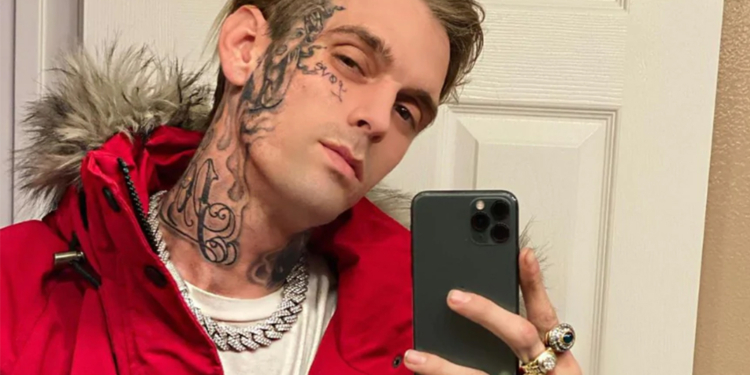 Aaron Carter mostra suas multifacetas e estreia na indústria pornográfica