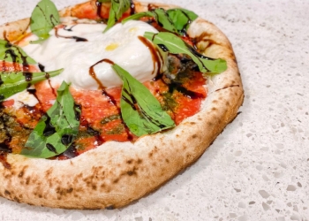 Pizza La Burrata é o novo sabor no cardápio da Grano & Oliva Pizzeria