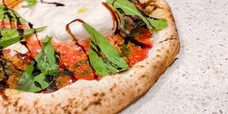 Pizza La Burrata é o novo sabor no cardápio da Grano & Oliva Pizzeria