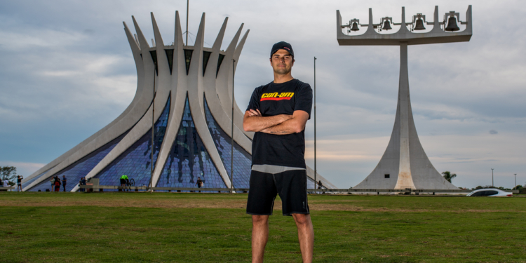 Alok e Nelsinho Piquet passam em Brasília pelo Rally dos Sertões