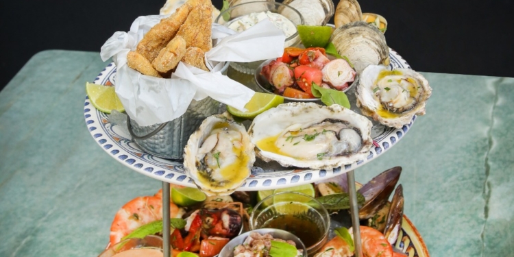 Torre de frutos do mar: dois andares de crustáceos e peixes é a novidade do cardápio do Sagrado Mar