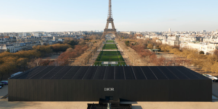 Oito dias de Paris Fashion Week sob ameaça da segunda onda da Covid-19