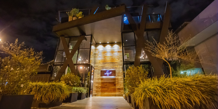 Santé Lago: Oswaldo Scafuto inaugura nova unidade do restaurante na orla da Ponte JK