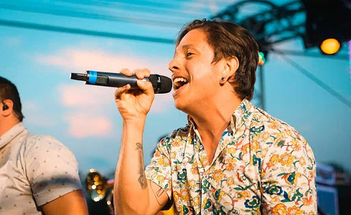 Cantor brasiliense Allan Massay participa da série 5 Cantos do Multishow