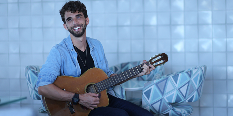 Cantor pernambucano, Tauã Cordel, lança música com participação de Maneva