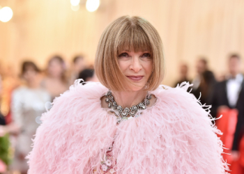 Mais poderosa: Anna Wintour fecha 2020 com mais funções na Condé Nast e salário altíssimo