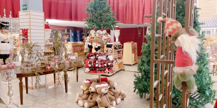 Pop-up store: Ricardo Azevedo abre loja de decoração natalina no shopping Pier 21