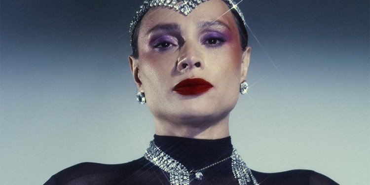 Tendência: strass promete brilhar como nas décadas de 90 e 2000