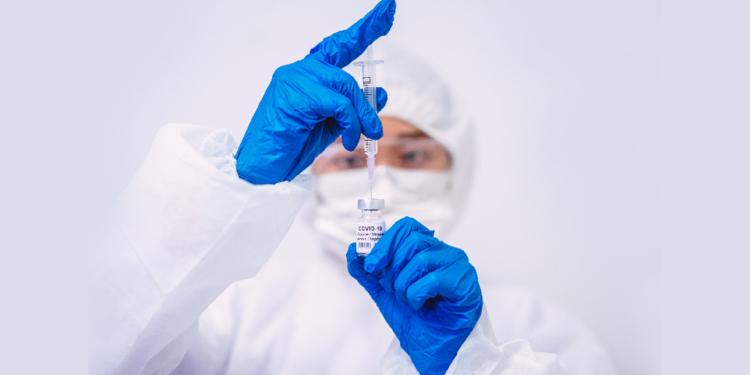 Governador Ibaneis Rocha aprova prazo de 30 dias para plano de vacinação contra a Covid-19 no DF