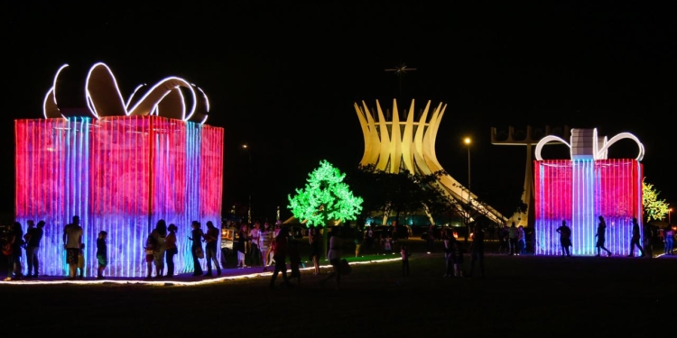 Com cidade iluminada e diversos atrativos, turismo de Brasília ganha força na temporada de férias