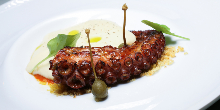 Nove etapas: janeiro chega com novidades no menu degustação do Sagrado Mar