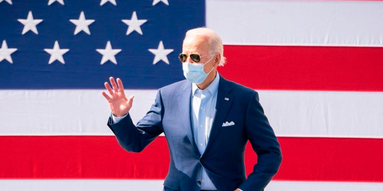 Ralph Lauren veste Joe Biden na posse presidencial dos Estados Unidos