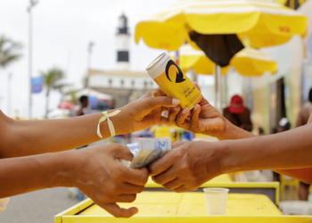 Sem Carnaval, Ambev convoca 20 mil ambulantes de todo o Brasil para dar auxílio e oferece oportunidade de renda extra