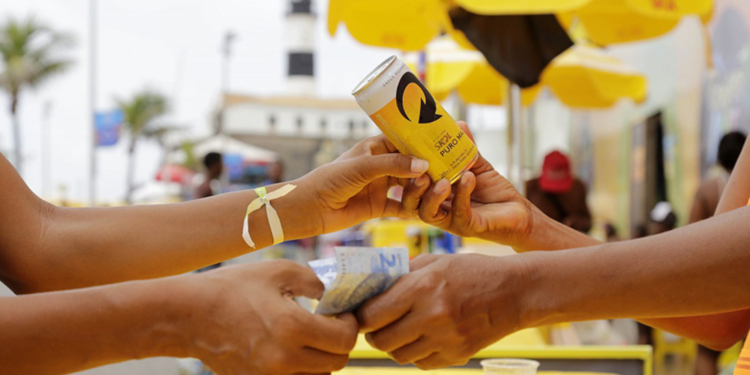 Sem Carnaval, Ambev convoca 20 mil ambulantes de todo o Brasil para dar auxílio e oferece oportunidade de renda extra