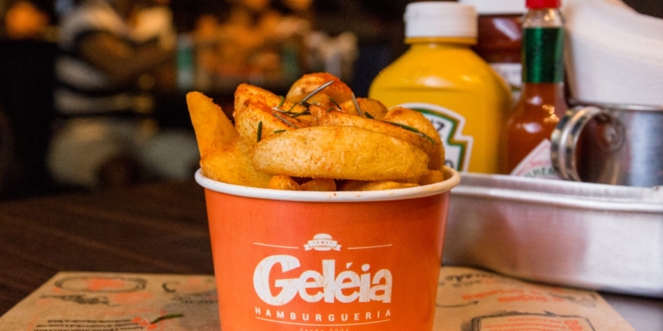 Feriado de Carnaval: batata livre em todas as unidades do Geléia