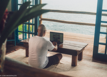 Anywhere Office: cerveja Corona apoia consumidor que sonha em trabalhar com os pés na areia