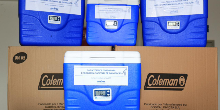 Covid-19: Ambev doa caixas térmicas para armazenar e transportar vacinas no Distrito Federal