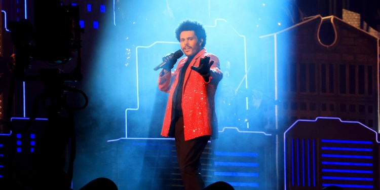 Super Bowl LV: The Weeknd foi a grande atração no show de US$ 7 milhões