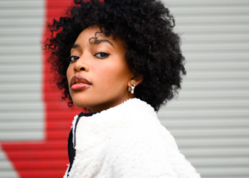 Veja os cuidados que a pele negra demanda no verão