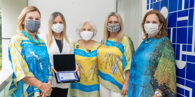 Secretária de Turismo do DF, Vanessa Mendonça, recebe título de Mulher Destaque 2021 pela AMABRASÍLIA