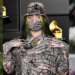 O red carpet voltou no Grammy 2021 e claro, celebridades lançam máscaras combinando com os looks