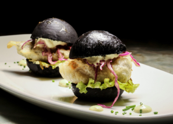 Sagrado Mar em casa: restaurante especializado em frutos do mar oferece serviço de delivery e take out