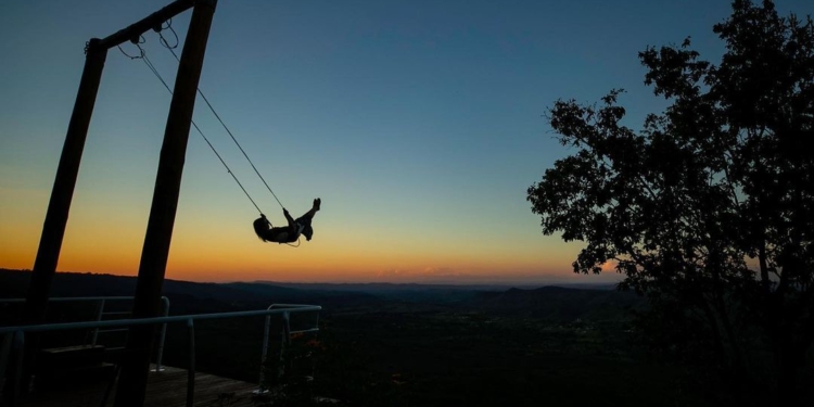 Turismo: Balanço gigante é a nova atração no Lago Oeste